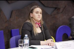 „Ништо нема да ми го расипе денот“: бегството од непотребни разговори како нов стил на живот