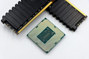 Нов чекор во AI трката: Samsung ги испраќа првите 12-слојни HBM4E примероци