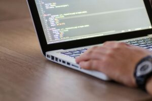 Ерата на вештачката интелигенција пристигна: На Македонија ѝ се потребни нова генерација софтверски инженери