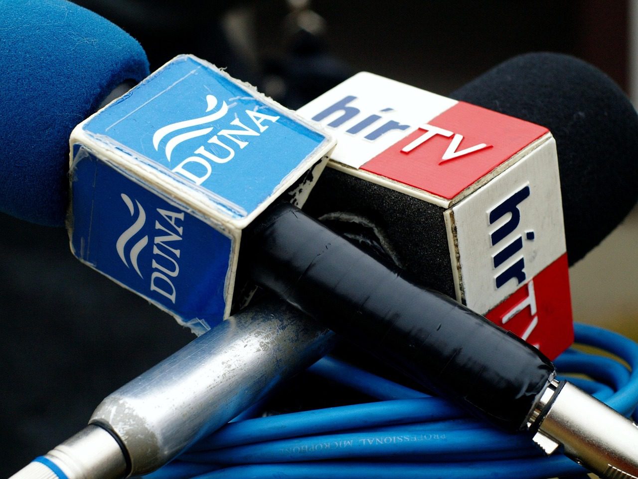 media, microphone, hungary, recording, medium, technology, sound, equipment, press, news, audio, reporter, blue microphone, blue media