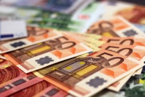 Европа ќе мора да вложи до 500 милијарди евра ако сака да го достигне технолошкиот напредок на САД и Кина