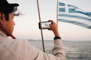Скапите летови и глобалните кризи ја пренасочуваат туристичката побарувачка кон Јужна Европа