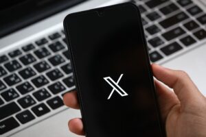 X воведува „React with Video“ за да го трансформира начинот на кој корисниците коментираат на објави