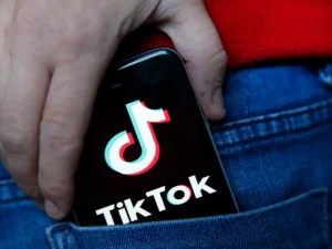 TikTok под сомнеж за опасен експеримент: На тинејџер му биле препорачувани содржини за самоубиство